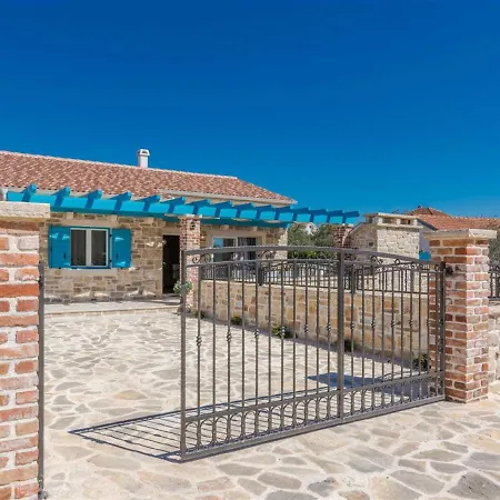 Stone Gelosia Rustica With Pool Sukošan