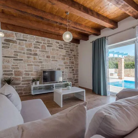 Stone Gelosia Rustica With Pool Villa