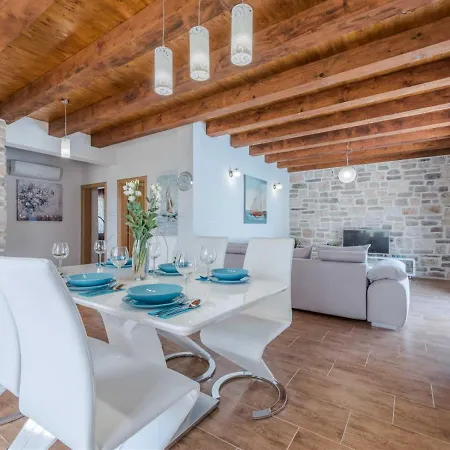 Villa Stone Gelosia Rustica With Pool *