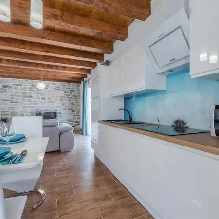 Villa Stone Gelosia Rustica With Pool