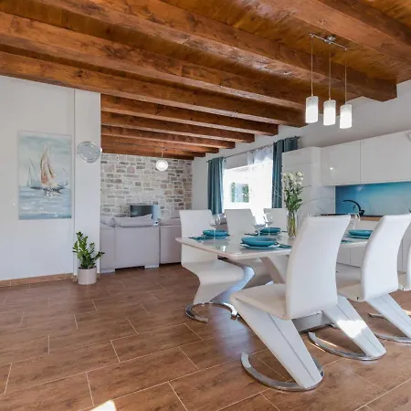 Villa Stone Gelosia Rustica With Pool Sukošan