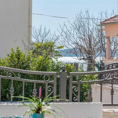 Villa Stone Gelosia Rustica With Pool Sukošan