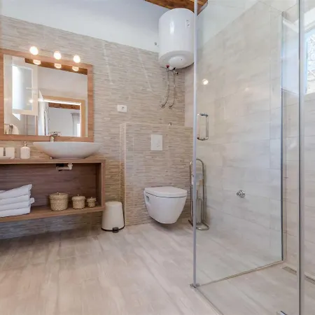 Stone Gelosia Rustica With Pool