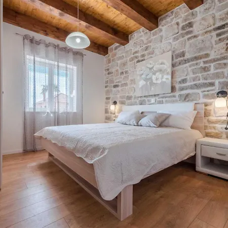 Villa Stone Gelosia Rustica With Pool *