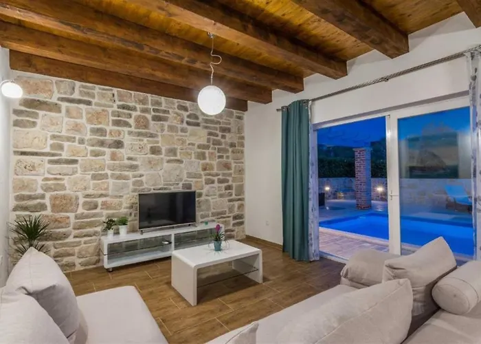 Villa Stone Gelosia Rustica With Pool