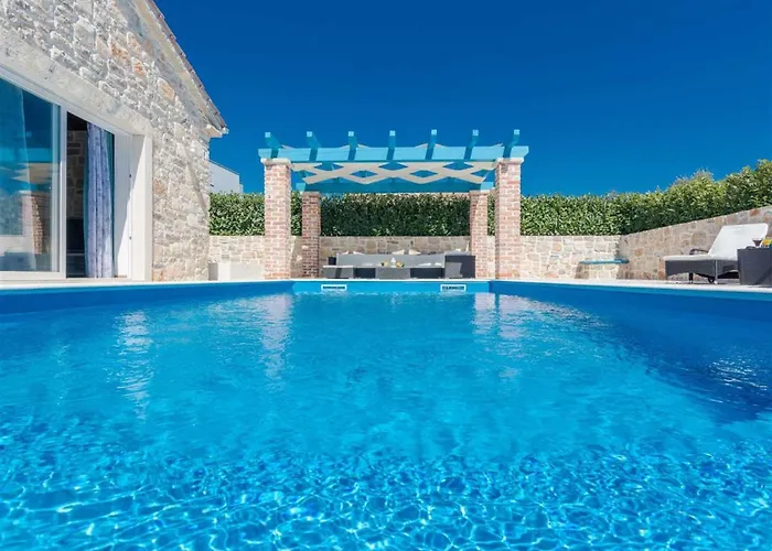 Villa Stone Gelosia Rustica With Pool Sukošan