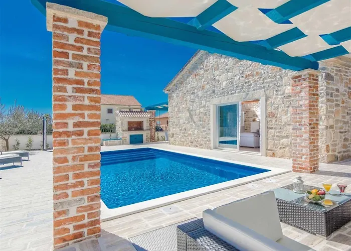 Villa Stone Gelosia Rustica With Pool Sukošan