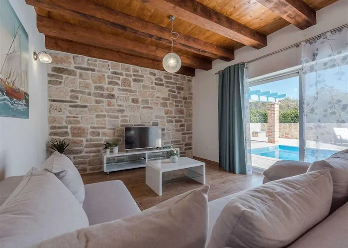 Stone Gelosia Rustica With Pool Villa