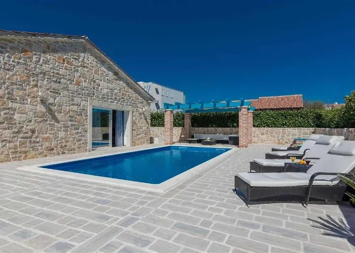 Stone Gelosia Rustica With Pool Villa *
