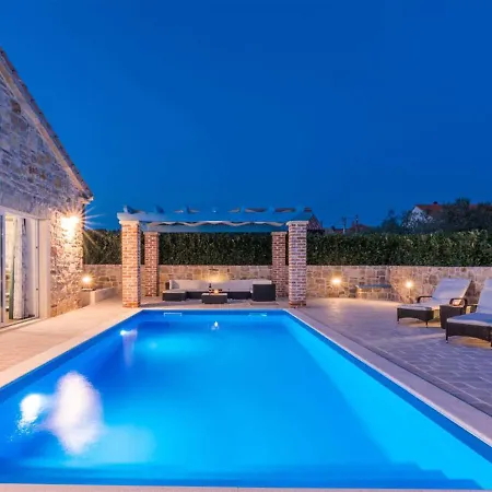 Stone Gelosia Rustica With Pool