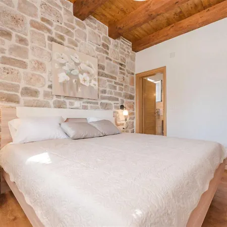 Stone Gelosia Rustica With Pool Villa Sukošan