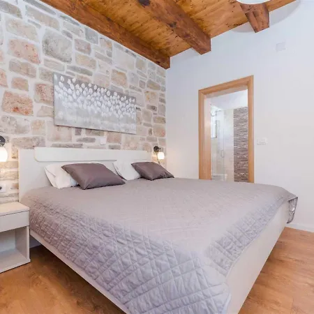 Stone Gelosia Rustica With Pool Sukošan