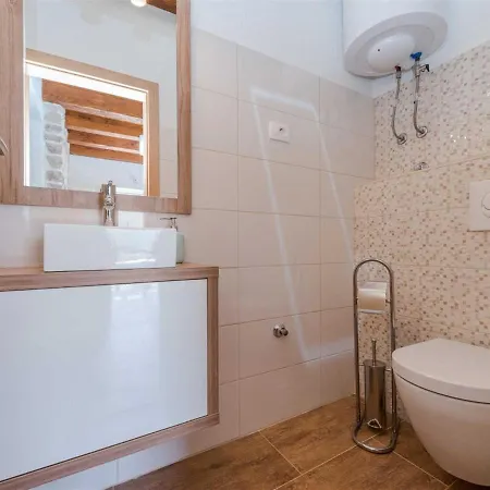 Stone Gelosia Rustica With Pool Vila