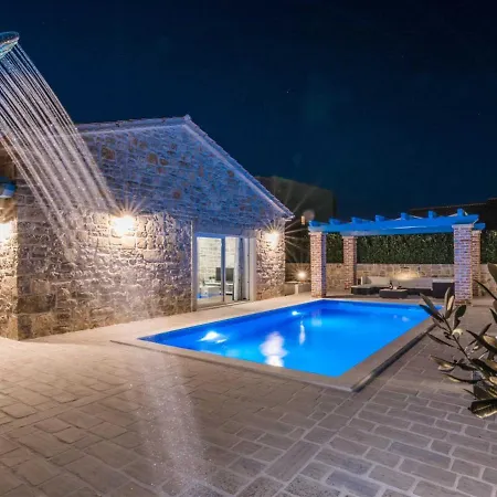 Stone Gelosia Rustica With Pool * Sukosan