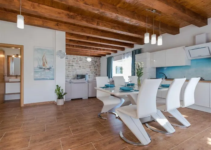 Villa Stone Gelosia Rustica With Pool Sukošan