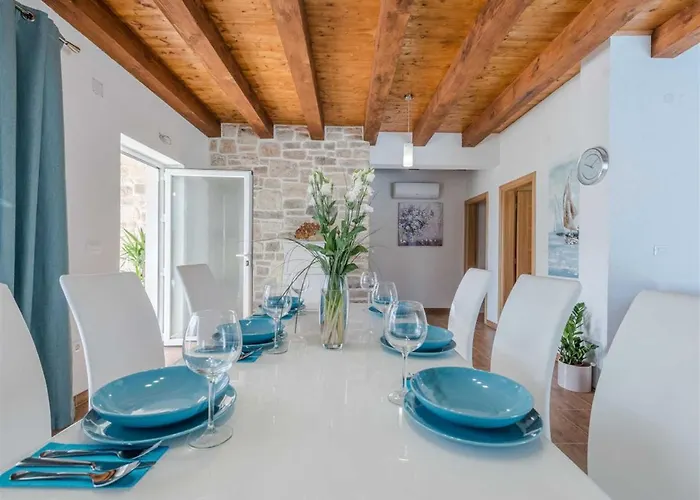 Stone Gelosia Rustica With Pool * Sukošan