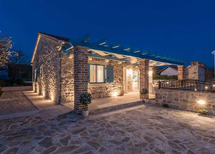 Stone Gelosia Rustica With Pool Villa