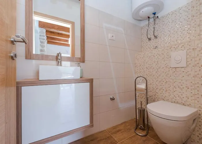 Stone Gelosia Rustica With Pool Villa